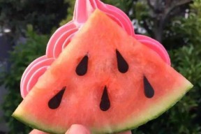 吃瓜网红头像高清图片,揭秘网红吃瓜头像背后的魅力